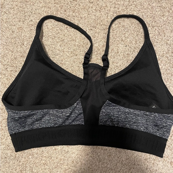 Victoria’s Secret Ultimate Sports Bra - Picture 2 of 3